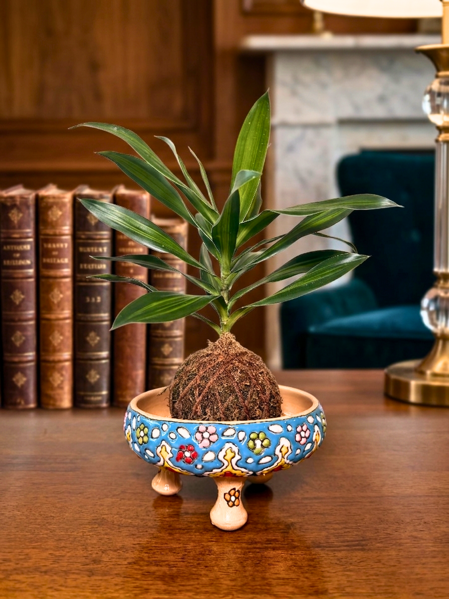 Raised leg kokedama display bowl in handcrafted clay featuring stable three-leg design and premium aesthetics